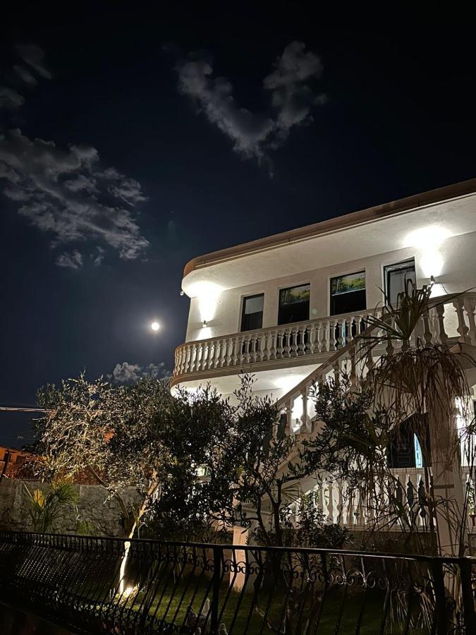 Four Generation Hotel Široka Eksteriør bilde