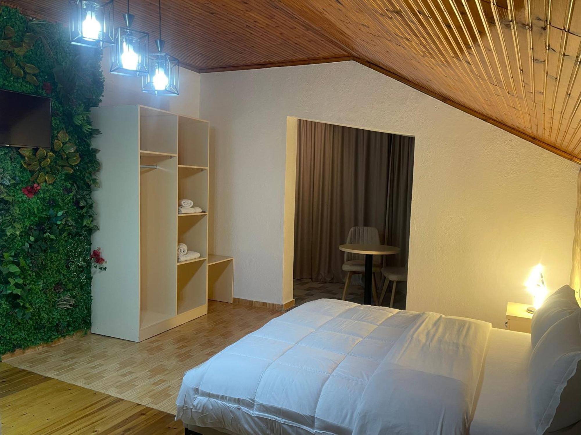 Four Generation Hotel Široka Eksteriør bilde