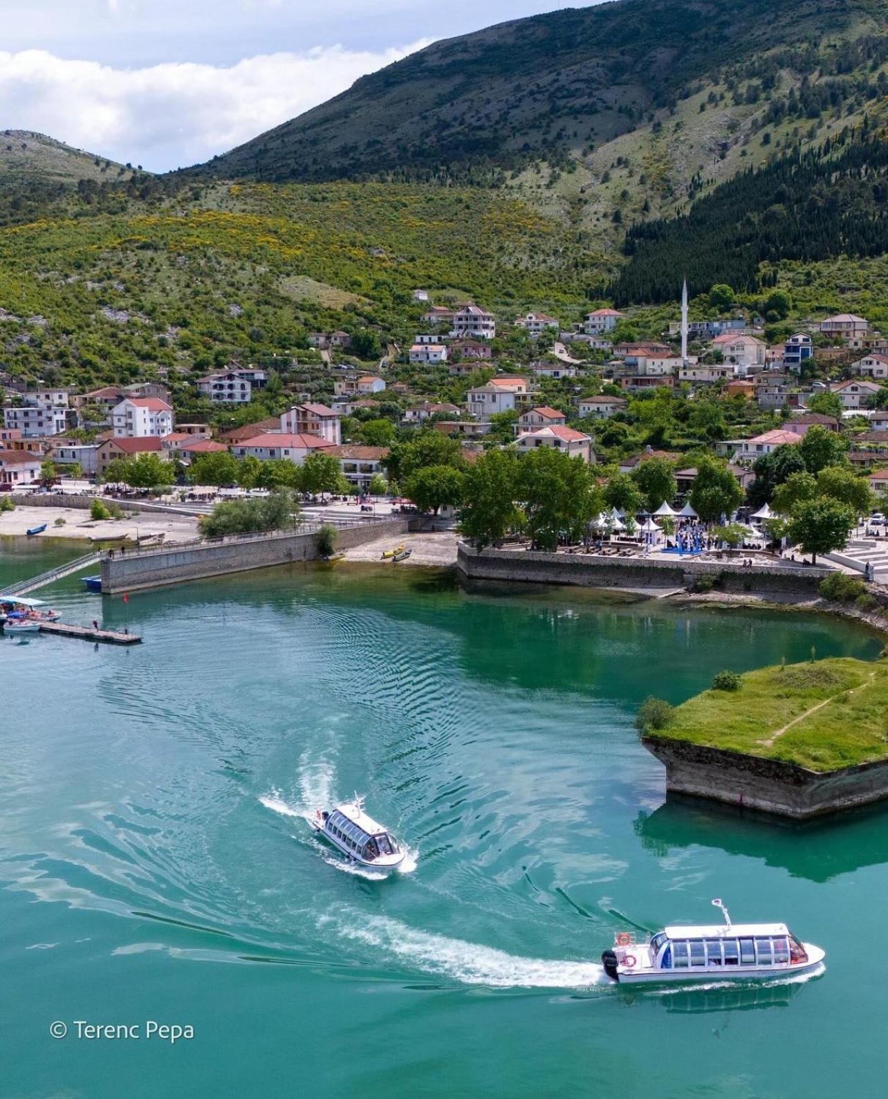 Four Generation Hotel Široka Eksteriør bilde