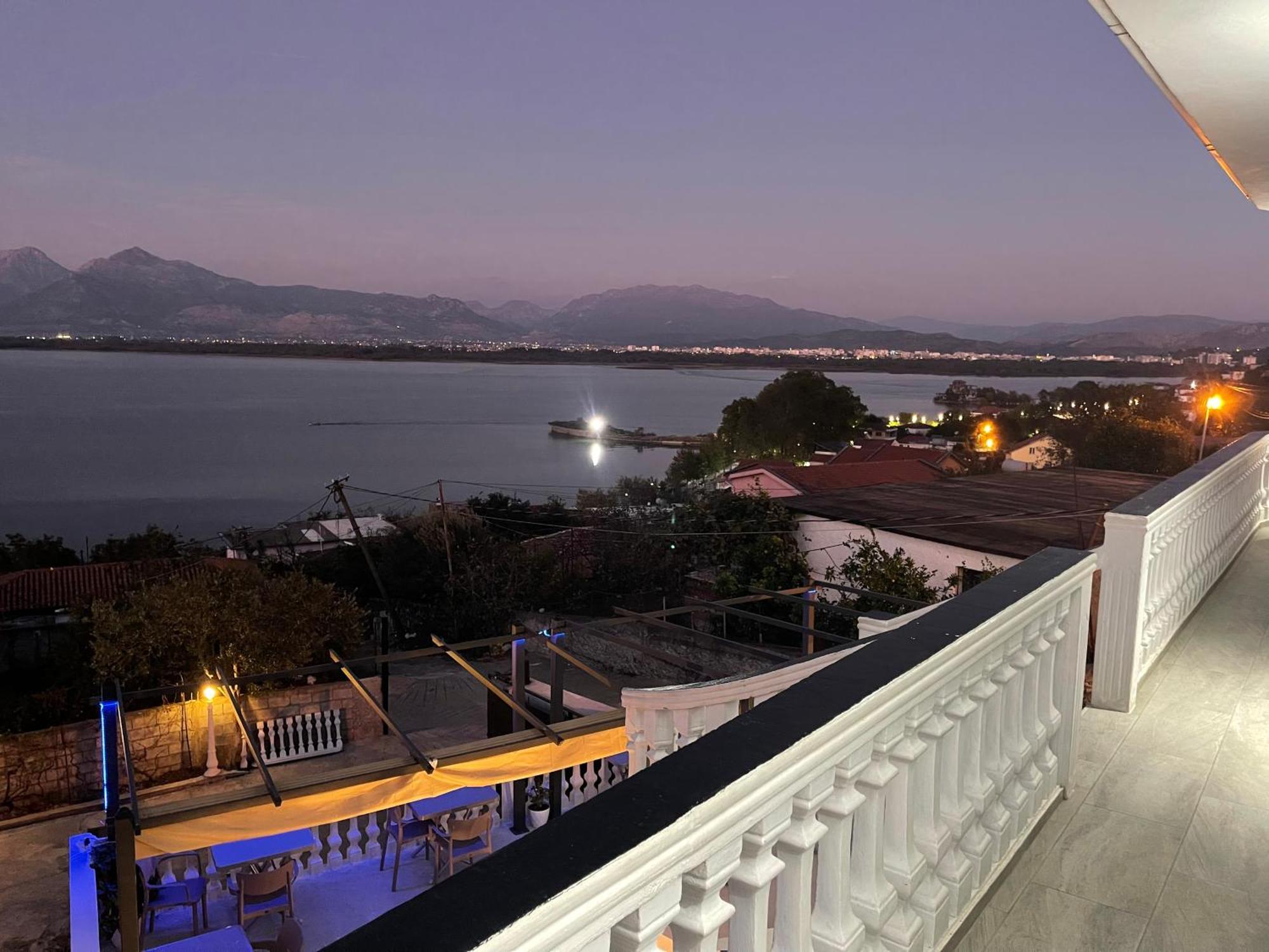 Four Generation Hotel Široka Eksteriør bilde